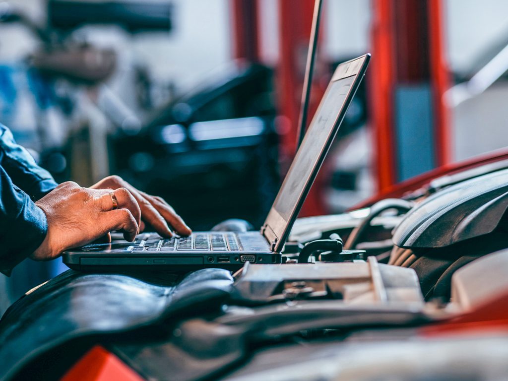 Analisi del veicolo con computer portatile